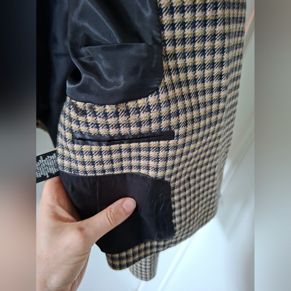 RW&Co. Women's Wool-blend Check Cropped Double-breasted Blazer (Size 8) - Picture 7 of 8